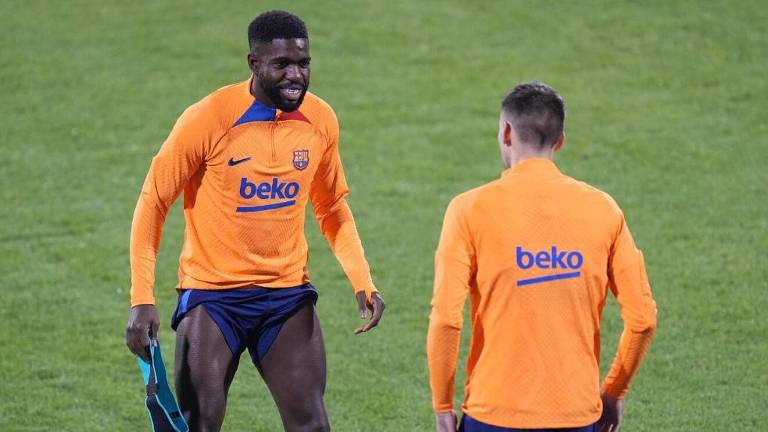 Samuel Umtiti se va al hule.
