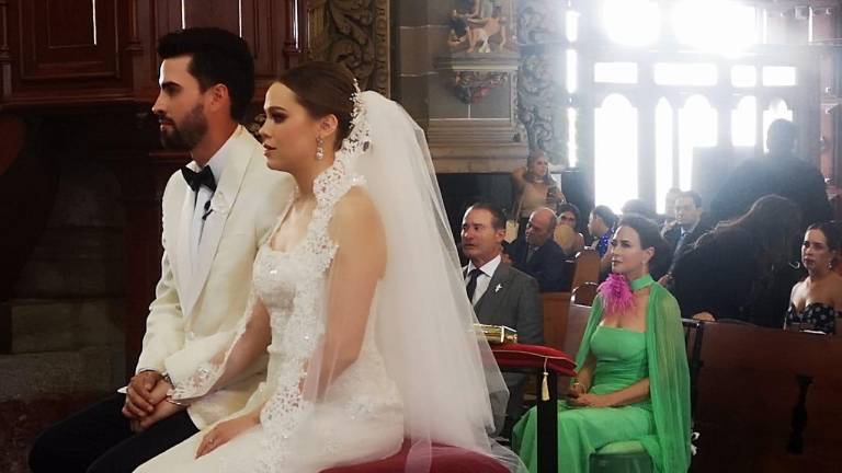 Ana Sofía Ley y Quirino Ordaz Fuentes contraen nupcias en la Catedral de Mazatlán.
