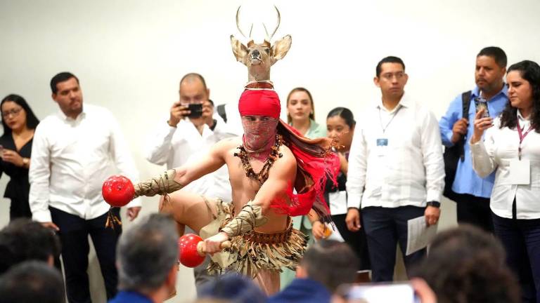 La coreografía de la Danza del Venado, representación a cargo de Érick Carillo, fue una de las que disfrutaron los ejecutivos de la FCCA.