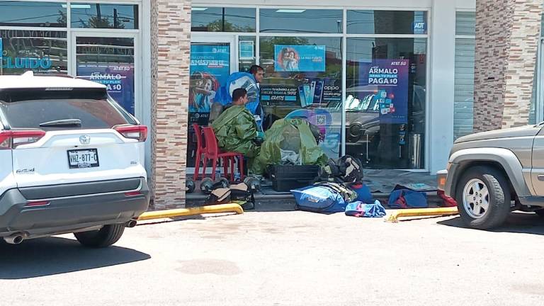 Personal de la Fiscalía General de la República se encarga de investigar el líquido proveniente de Reynosa, Tamaulipas.