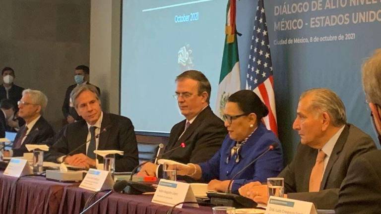 Secretario del Estado de EU, Antony Blinken, junto a Marcelo Ebrard Casaubón y otros funcionarios, durante el Diálogo de Alto Nivel de Seguridad.