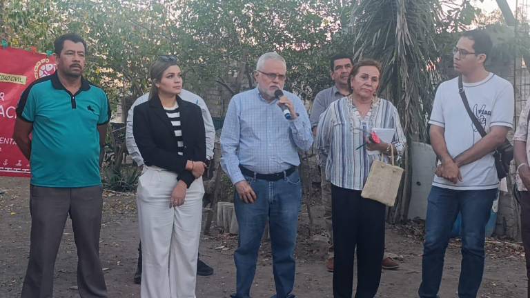 El Alcalde Víctor Manuel Díaz Simental llevó el programa ‘Diálogos con la comunidad’ a la colonia Insurgentes.