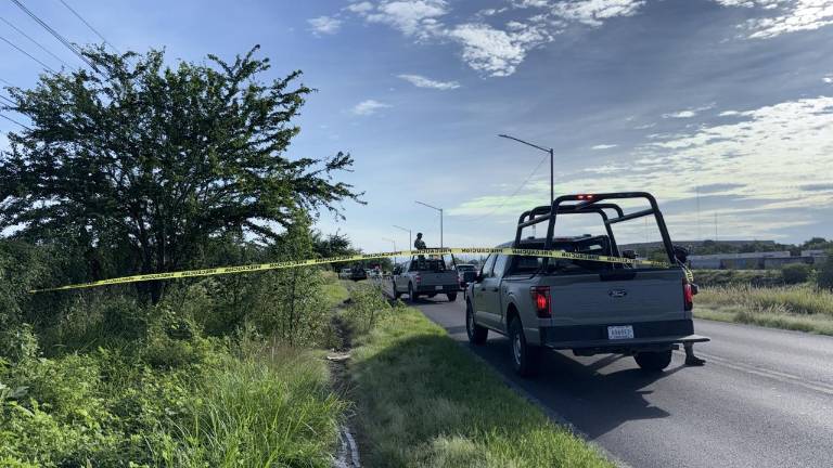 El hallazgo se reportó a un costado de la calle y antes de llegar al puente que cruza el canal de riego.