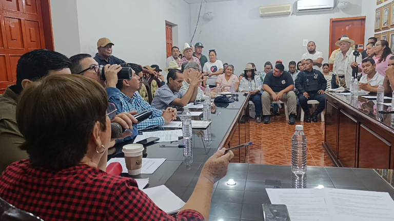 Productores de mango y autoridades de Escuinapa se reúnen para acordar el manejo de la fruta.