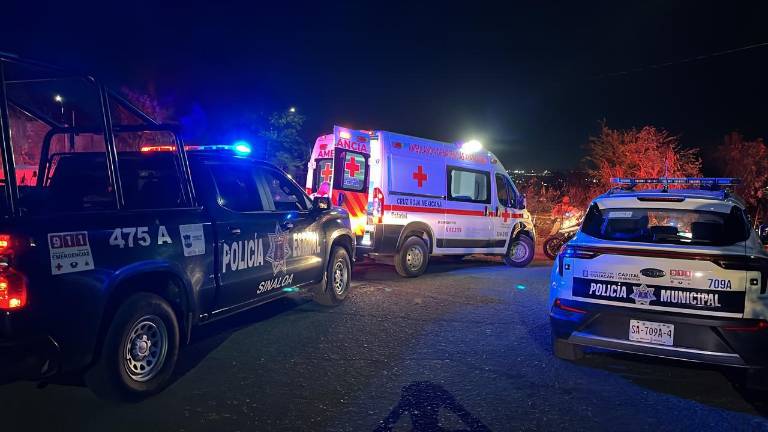 Los hombres circulaban por la calle 5 de Mayo cuando fueron atacados a balazos.