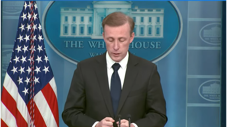 Jake Sullivan anunció que Estados Unidos aceptará peticiones de asilo de personas originarias de Cuba, Haití, Nicaragua y Venezuela que se encontraban en México.