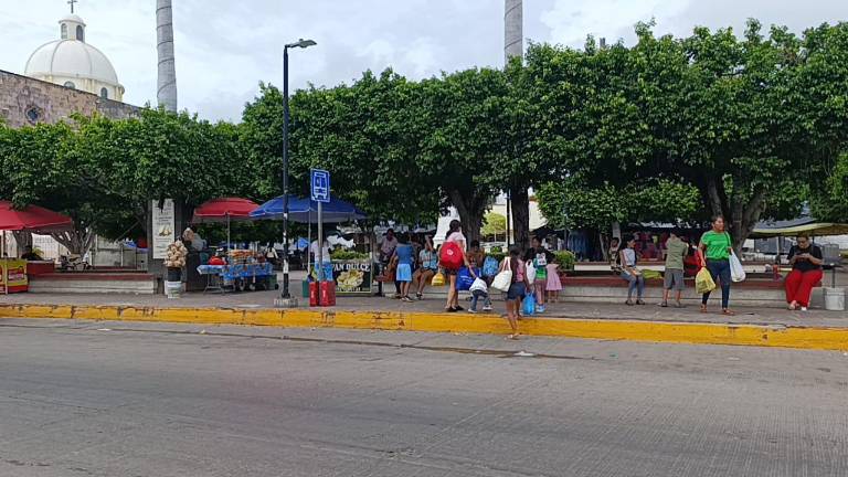 Durante el conflicto de este lunes, algunos ciudadanos se quedaron en las calles sin saber qué hacer.