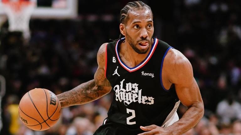 Kawhi Leonard fue clave para que los Clippers sigan en la lucha por avanzar directo a los playoffs.