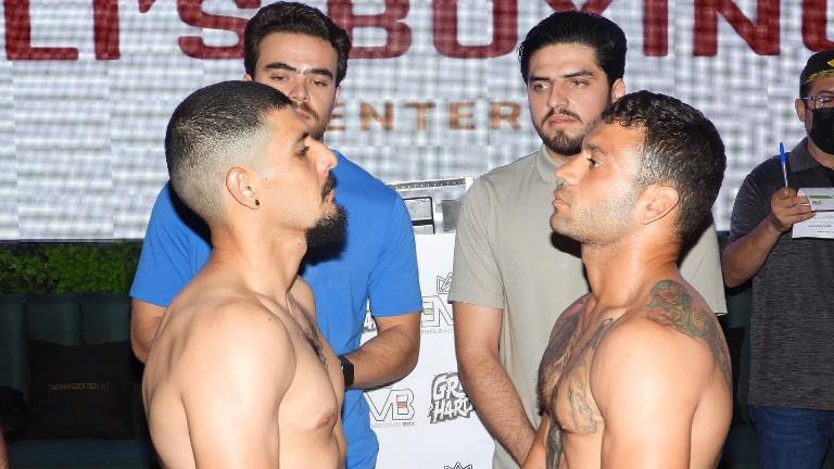 Los boxeadores están listos para soltar los puños.