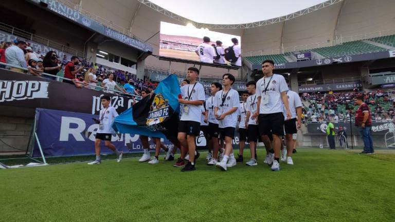 Cerca de 300 equipos toman parte en el evento.