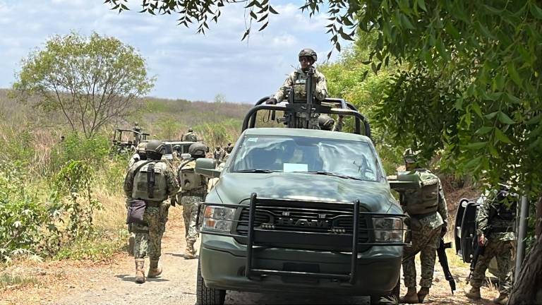 De manera extraoficial trascendió que el operativo desplegado en el sector nororiente de Culiacán está relacionado con el rescate de una familia que fue reportada como desaparecida.