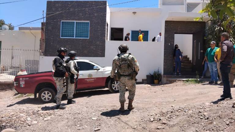 Dos menores resultaron con lesiones tras caerles el techo de su casa mientras miraban televisión.