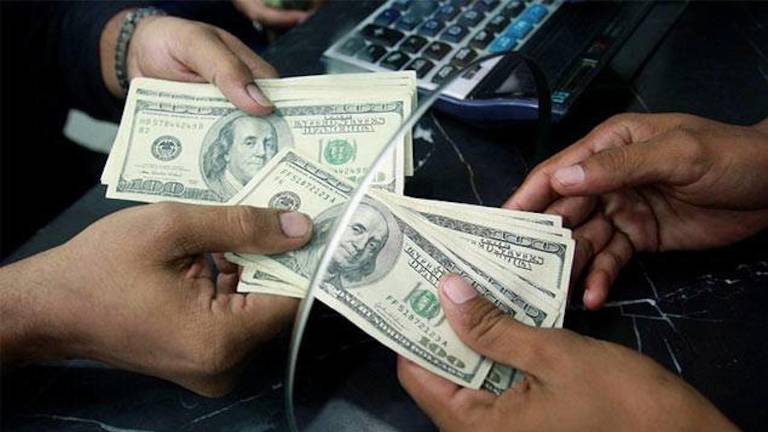 En México autoridades y legisladores rechazan un impuesto adicional del 5 por ciento en las remesas en Estados Unidos.