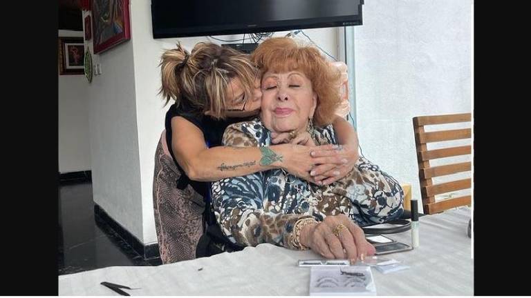 Alejandra Guzmán confirma sin darse cuenta que Silvia Pinal padece demencia senil