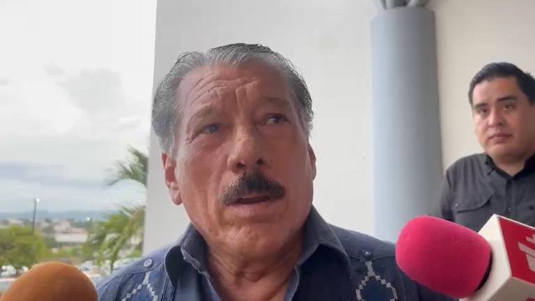 Fernando García acudió está tarde al velorio de Cuén Ojeda.