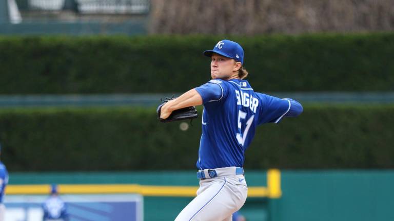 Brady Singer tejió una sólida apertura ante los Tigres de Detroit.
