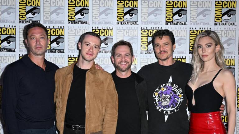 Matt Shakman junto al elenco del filme Ebon Moss, Joseph Quinn, Pedro Pascal y Vanessa Kirbi.