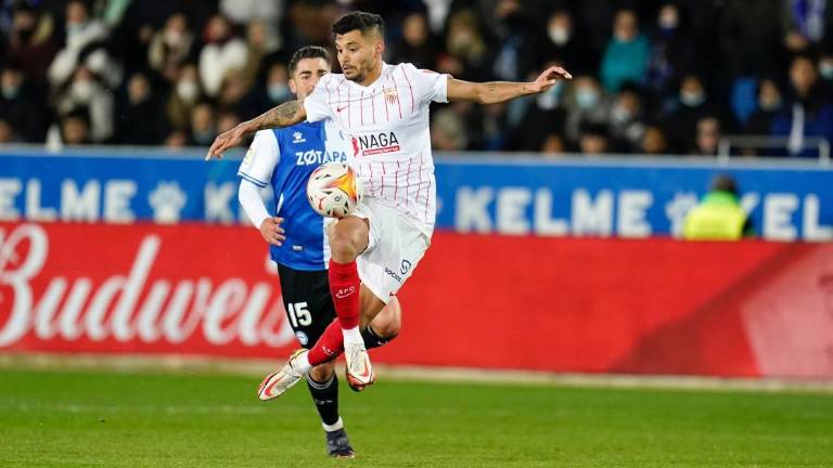 Tecatito fue titular por el Sevilla.
