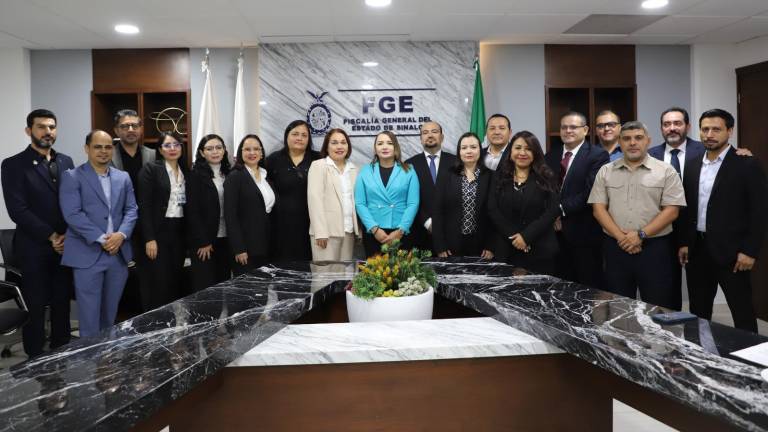La titular de la FGE tomó protesta a nuevos vicefiscales y titualres de agencias especializadas.