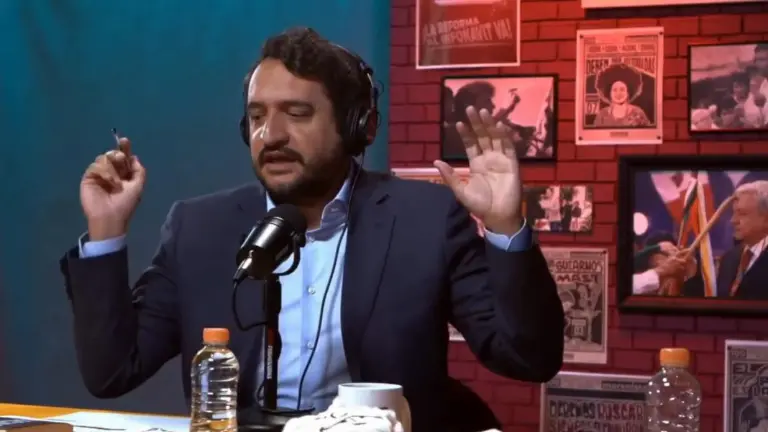 López Beltrán negó que él o su hermano hubieran tramitado amparos contra cualquier orden de captura en su contra.