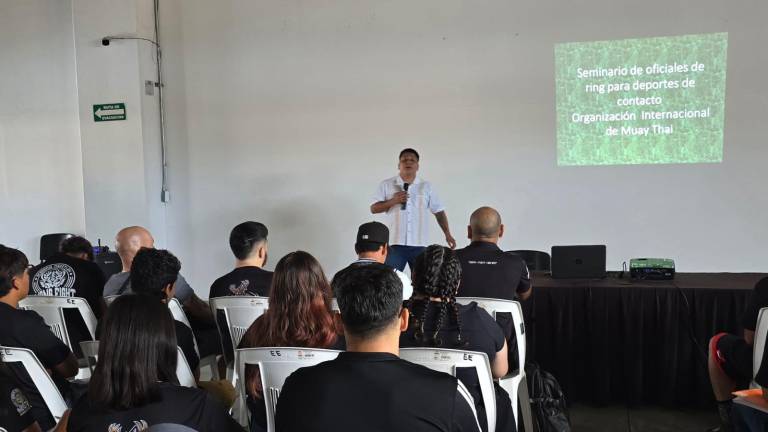 Antonio Reyes Valay imparte la parte teórica del seminario.