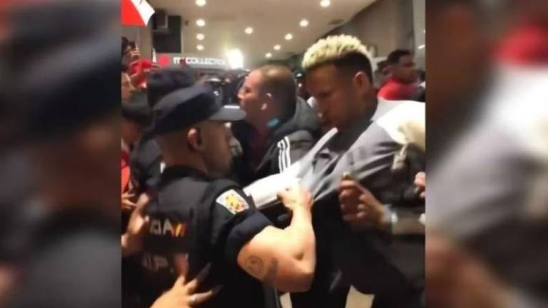 Jugadores de la Selección de Perú y Policía Nacional de España tuvieron un fuerte altercado previo al amistoso de los sudamericanos en dicho país el pasado martes.