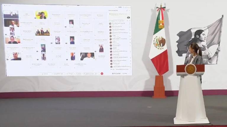 La Presidenta Claudia Sheinbaum Pardo celebró su conferencia sin periodistas debido al cerco en el Palacio Nacional de parte de la CNTE.