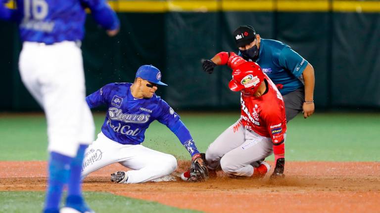 Manny Rodríguez des forzado en la segunda base.