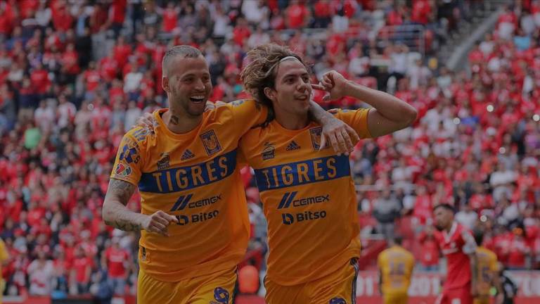 Sebastián Córdova marca el gol que da el pase a Tigres.