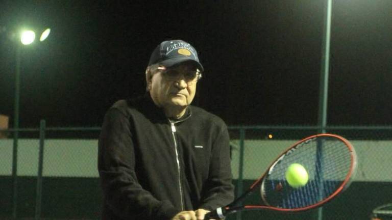 Marco Antonio Ávila se impone por marcador de 8-3.