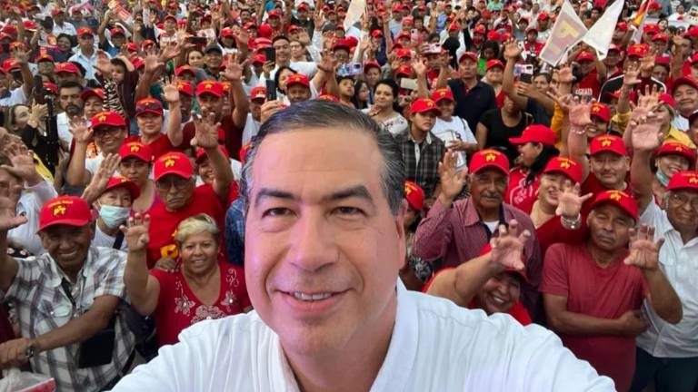 Ricardo Mejía Berdeja, candidato del PT al Gobierno de Coahuila, en uno de sus actos de campaña.