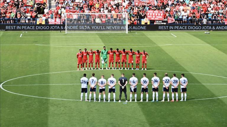 Liverpool rinde homenaje a Diogo Jota.