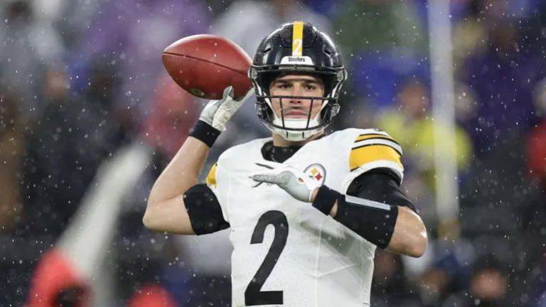 Mason Rudolph lució en Baltimore ante los Ravens, en el triunfo de los Steelers de Pittsburgh.