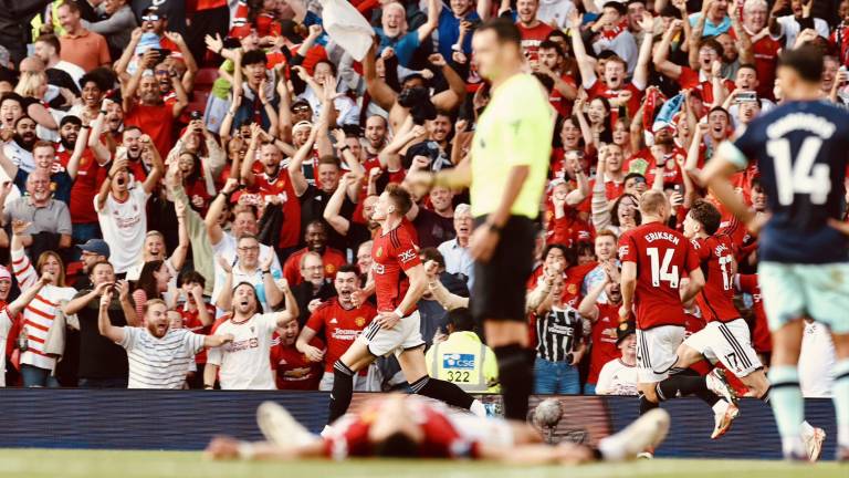 Scott McTominay entró de cambio al minuto 87 y anotó los dos goles cuando el tiempo de juego expiraba.