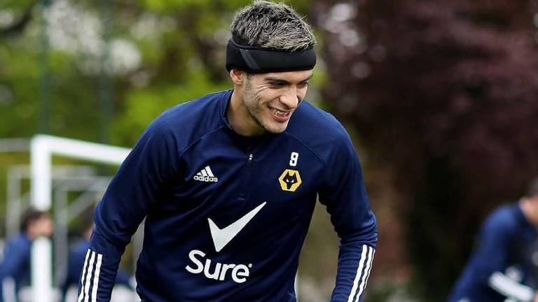Raúl Jiménez tendría actividad este fin de semana, en lo que sería su regreso al terreno de juego tras su fuerte lesión en la cabeza.