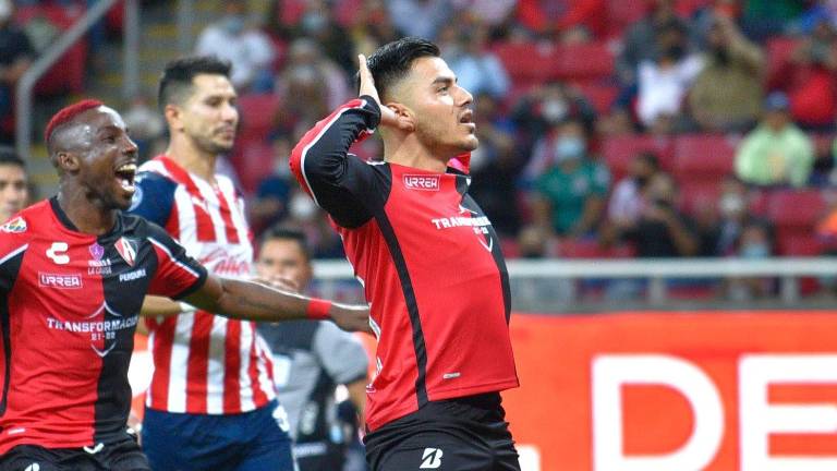 Aldo Rocha festeja su gol.