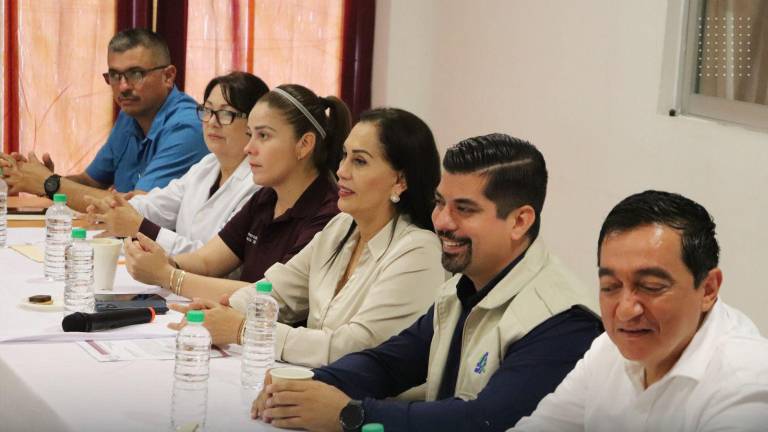 Autoridades informaron sobre temas como el dengue y VIH.