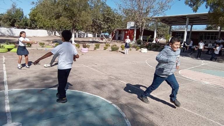 Los alumnos de la Primaria Melchor Ocampo estuvieron muy activos al momento de jugar al Beisbol 5.