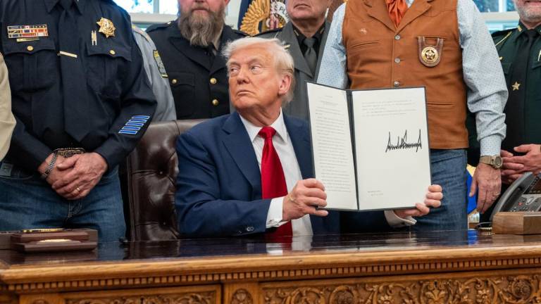 El Presidente Donald Trump firmará otro decreto para incentivar a la planta automotriz de ese país.
