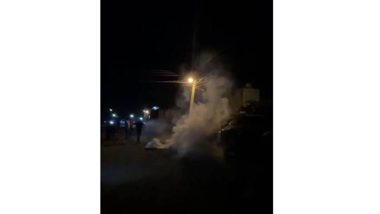 Las personas reclamaban la detención civiles tras reporte de un enfrentamiento armado ocurrido en la colonia Magisterio.