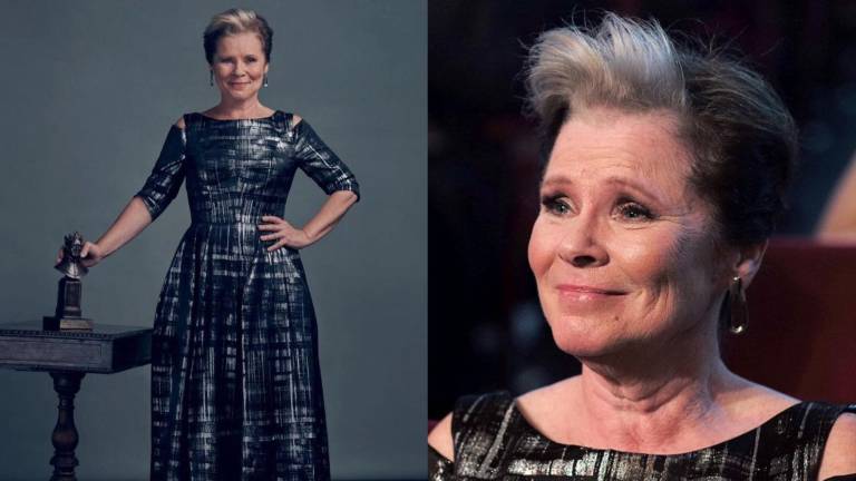Imelda Staunton se mete en la piel de la reina Isabel II en la serie The Crown, de Netflix.