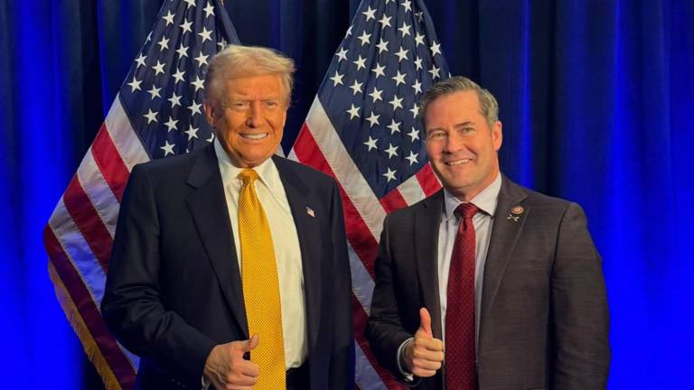El asesor de Seguridad Nacional, Mike Waltz, junto con el Presidente de Estados Unidos Donald Trump.