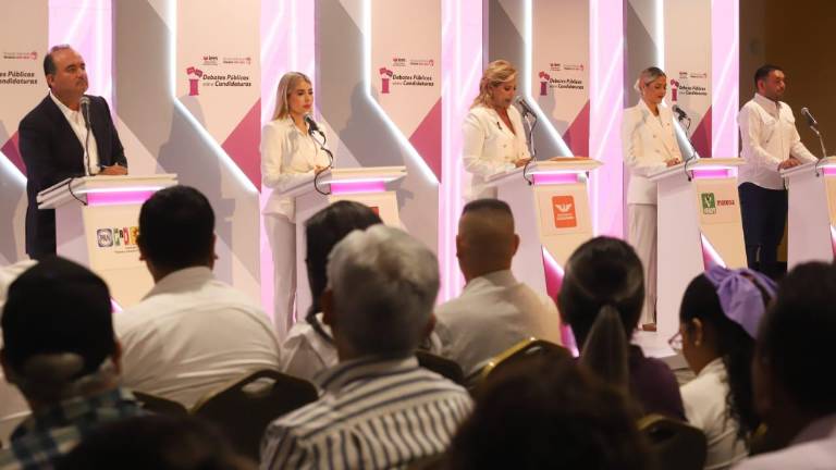 Los candidatos estuvieron exponiendo sus propuestas.