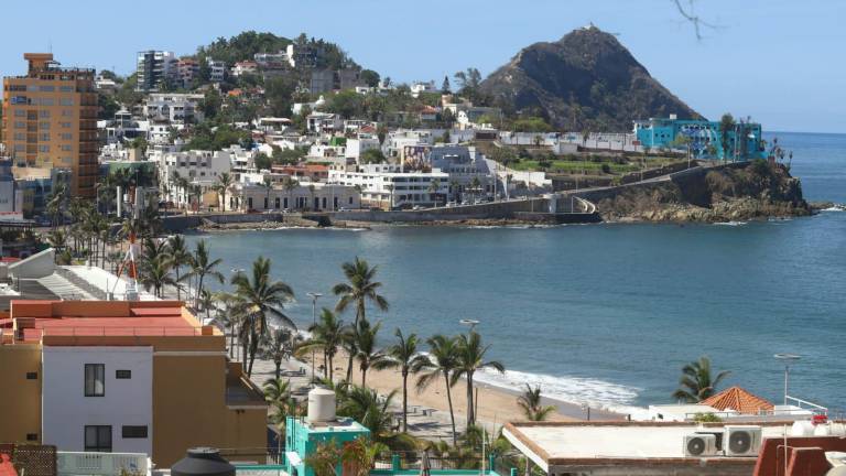 El sector hotelero en Mazatlán prevé que la llegada de turistas en el verano comiencen a llegar a partir de la segunda semana de julio.