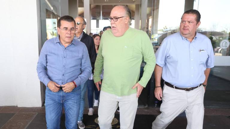 Édgar González, Alcalde de Mazatlán, se reunió este sábado con empresarios hoteleros.