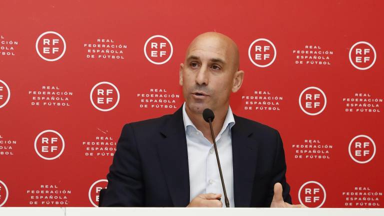 Luis Rubiales solo recibe sanción económica.