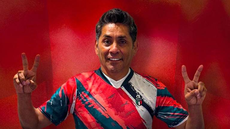 Jorge Campos sale del retiro.