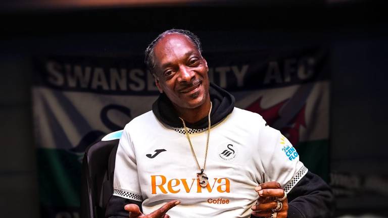 Snoop Dogg se convierte en copropietario de un histórico club de Inglaterra.