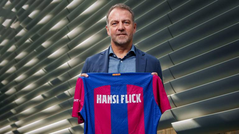 Hansi Flick sigue recibiendo premios tras lograr el triplete doméstico con el Barcelona.