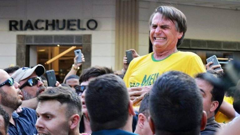 El ex Presidente de Brasil Jair Bolsonaro fue condenado a más de 27 años de cárcel por un intento de golpe de Estado.